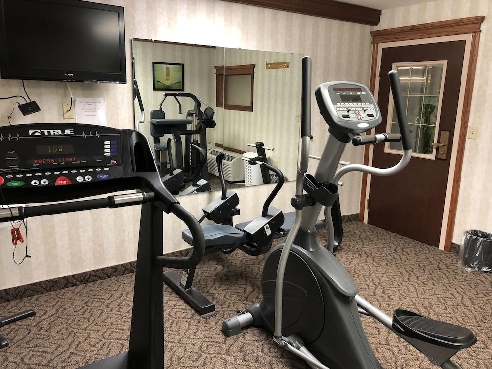 Ramada By Wyndham Saginaw Hotel & Suites Экстерьер фото