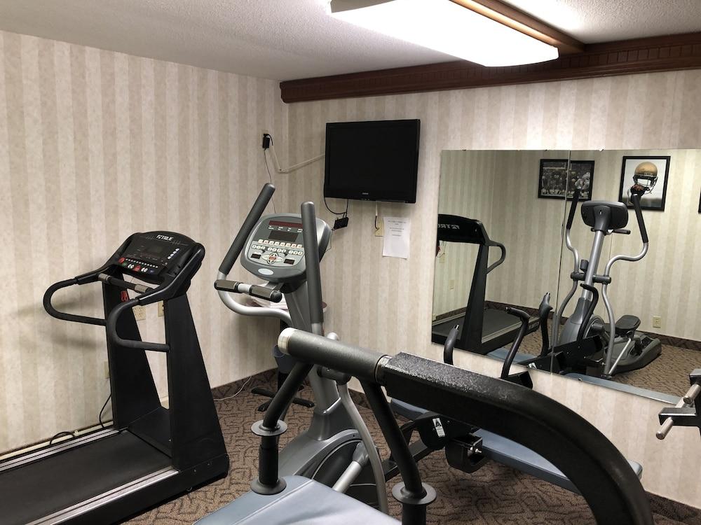 Ramada By Wyndham Saginaw Hotel & Suites Экстерьер фото