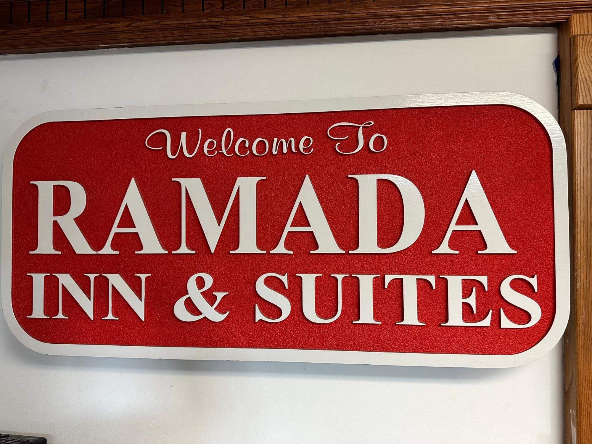 Ramada By Wyndham Saginaw Hotel & Suites Экстерьер фото