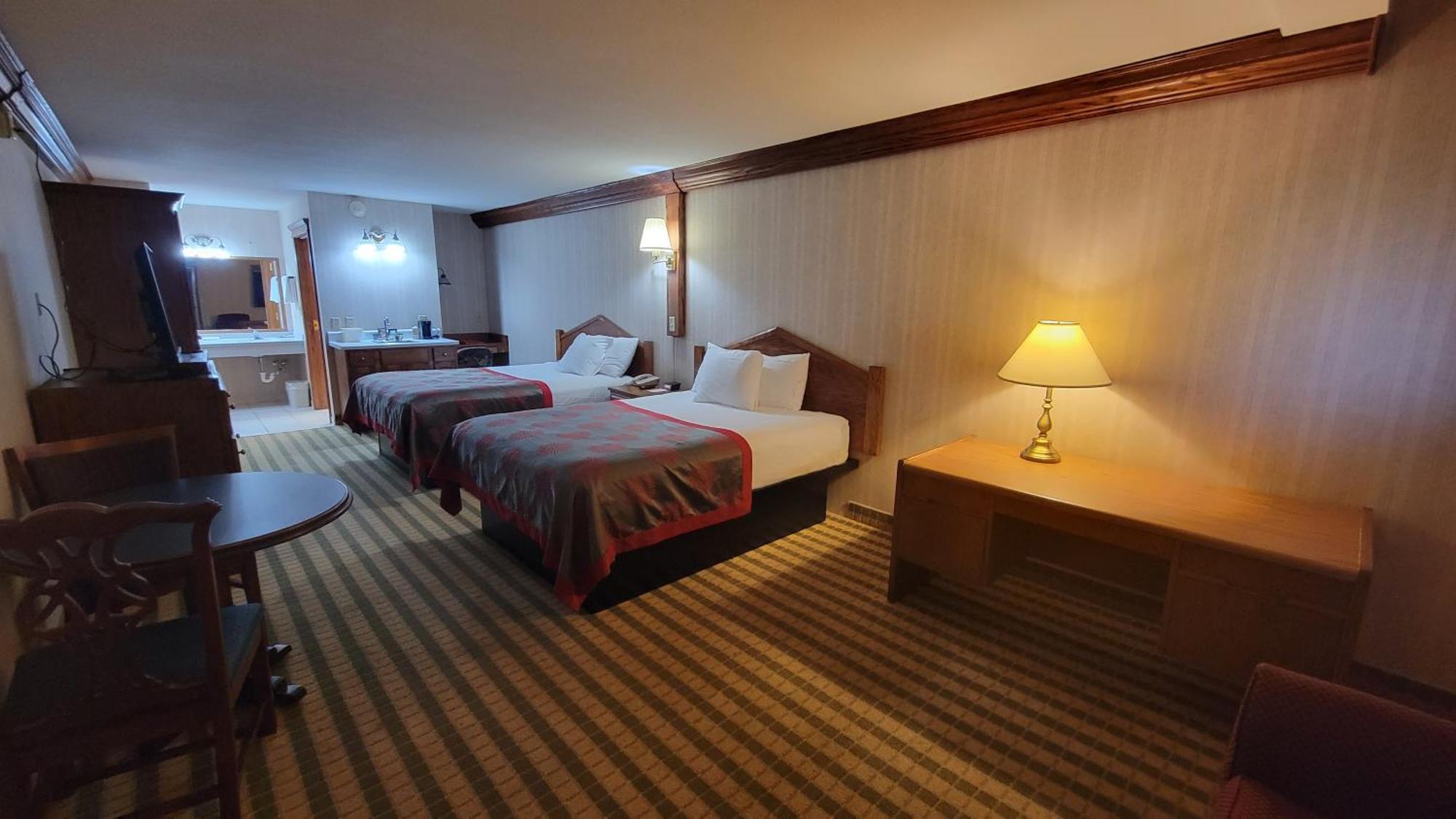 Ramada By Wyndham Saginaw Hotel & Suites Экстерьер фото