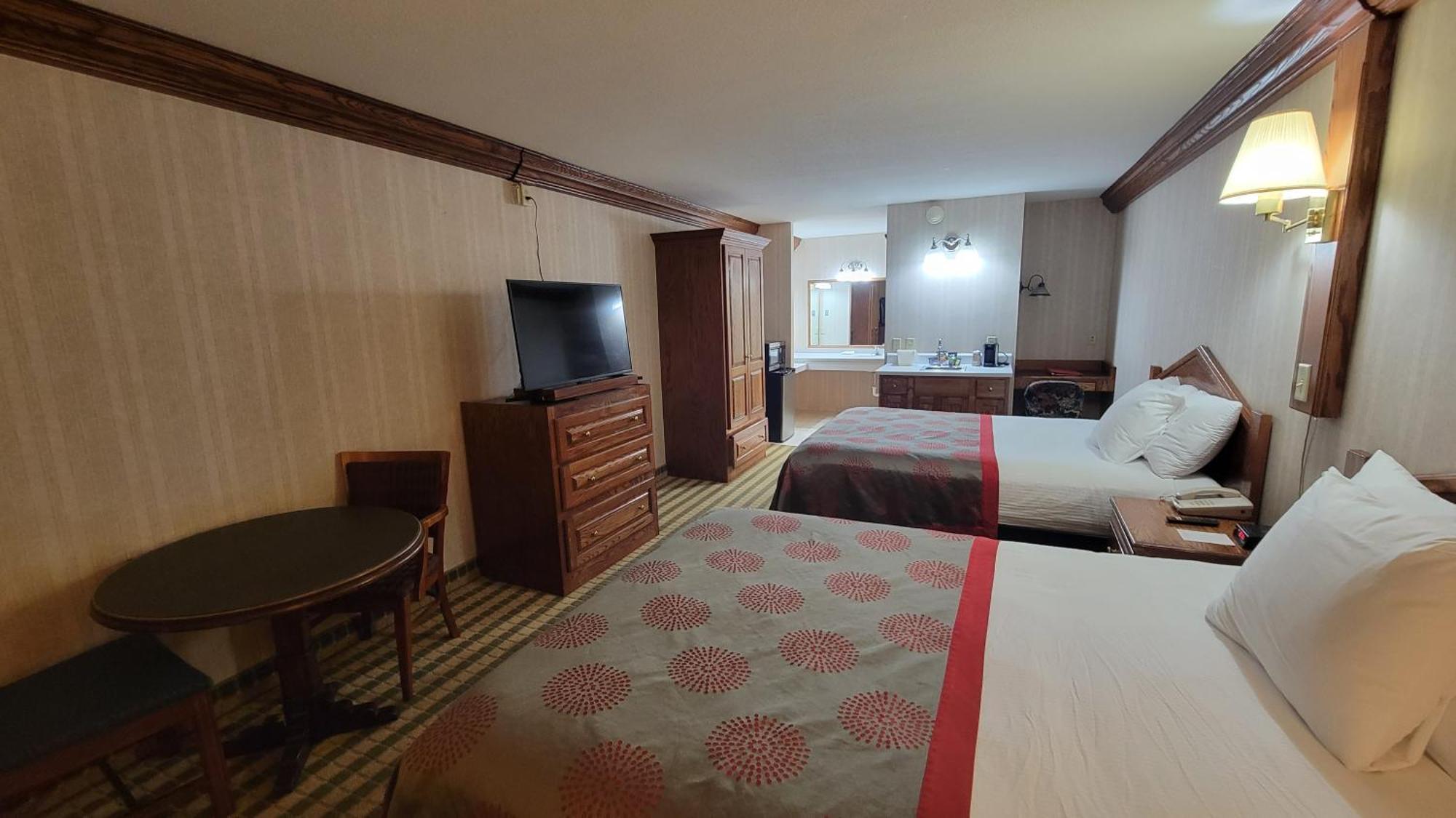 Ramada By Wyndham Saginaw Hotel & Suites Экстерьер фото