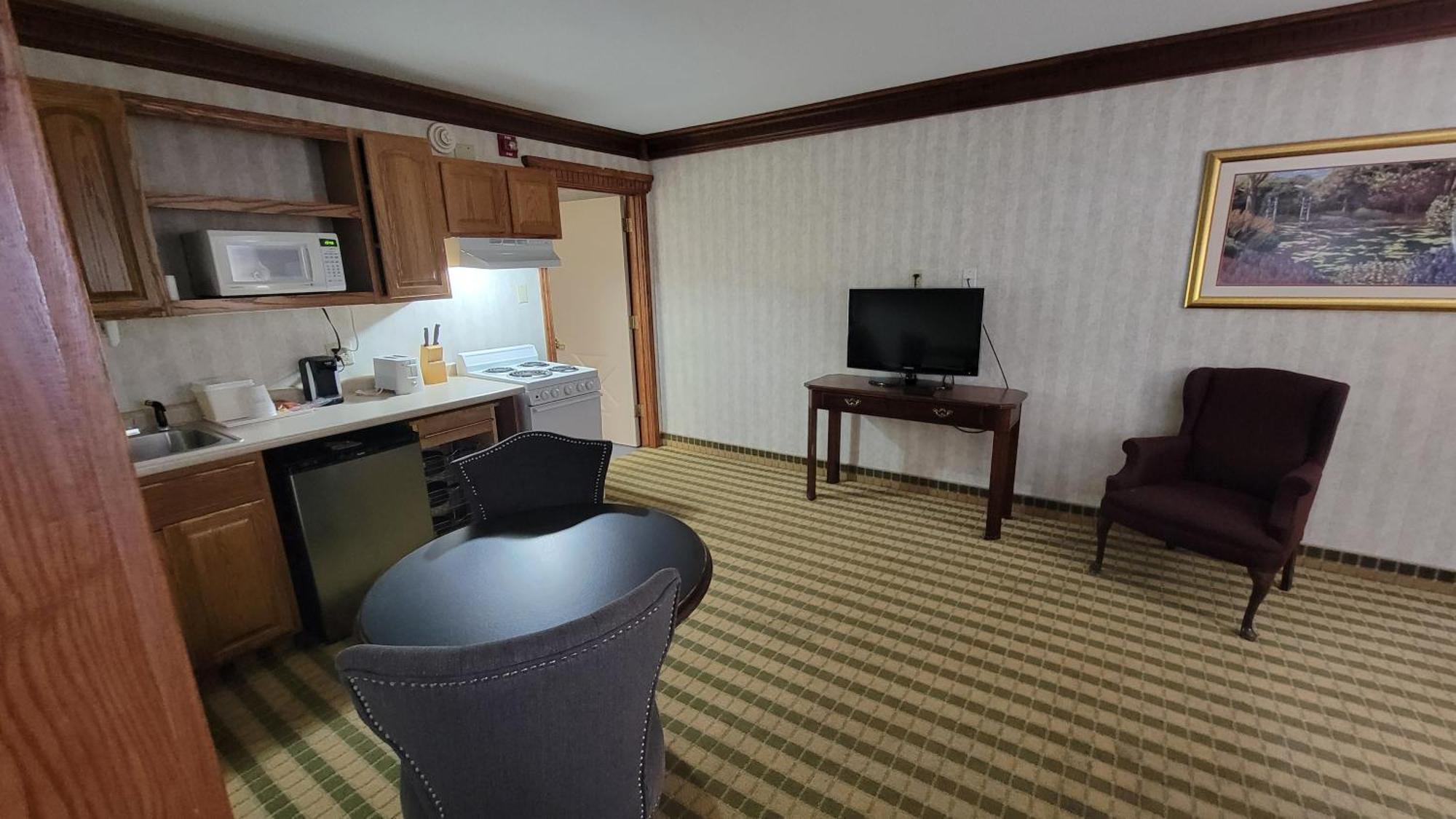Ramada By Wyndham Saginaw Hotel & Suites Экстерьер фото