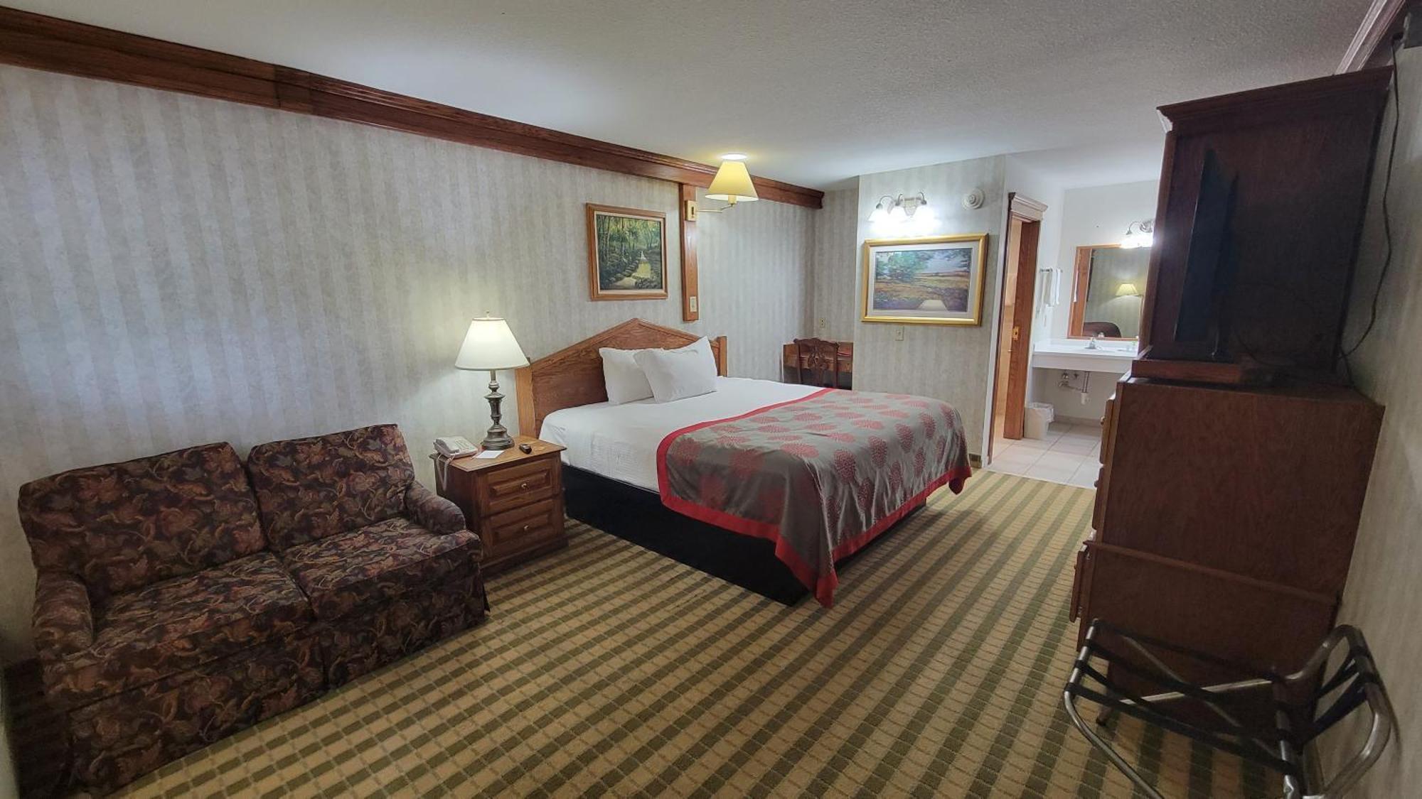 Ramada By Wyndham Saginaw Hotel & Suites Экстерьер фото