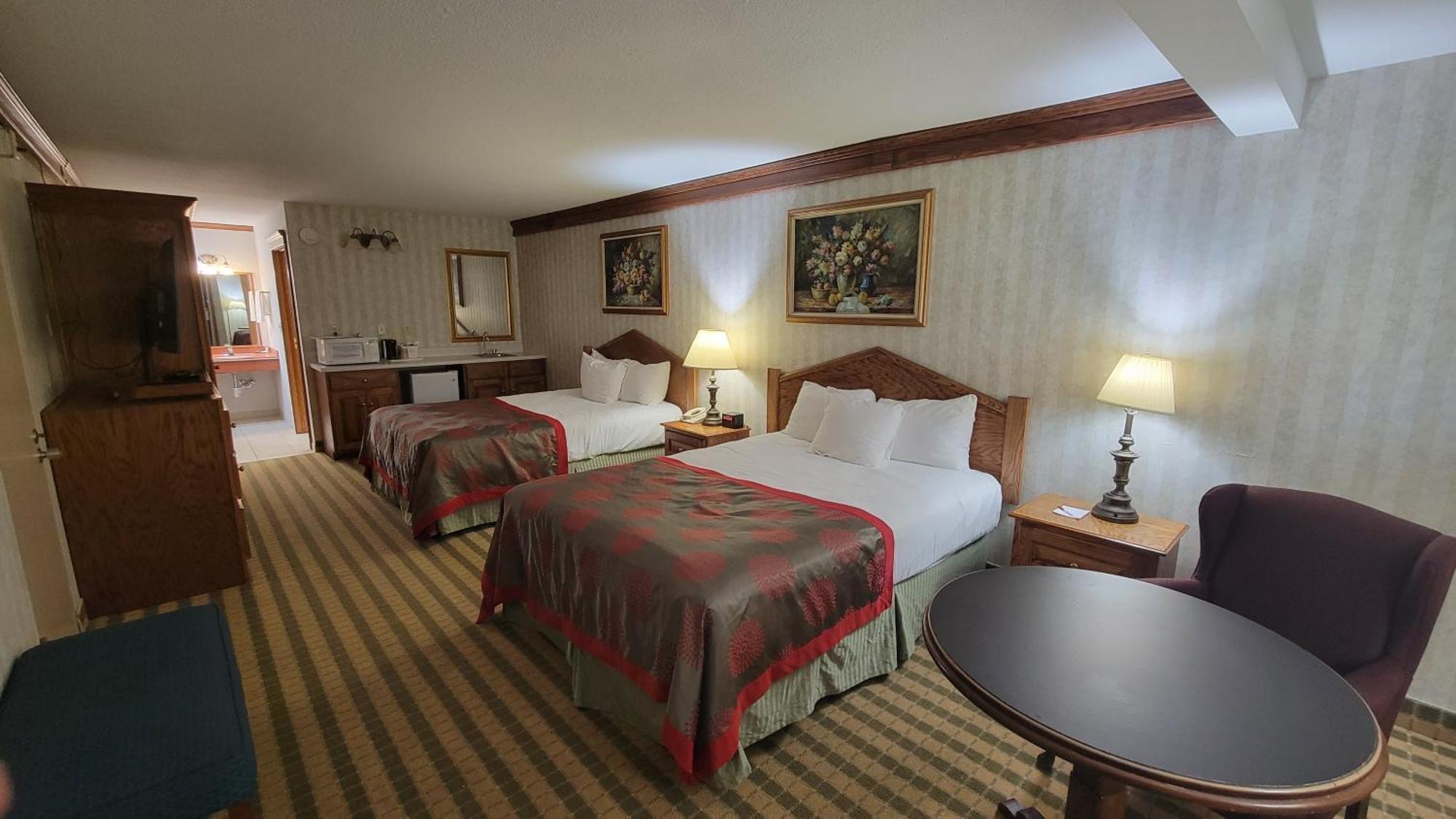 Ramada By Wyndham Saginaw Hotel & Suites Экстерьер фото